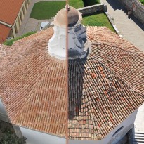 Streha Krstilnice po in pred posegom