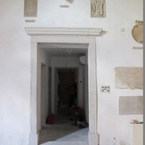 Kamniti portal s spolijami Kamniti portal s spolijami