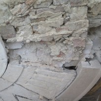 Demontaža kamnite številčnice Demontaža kamnite številčnice